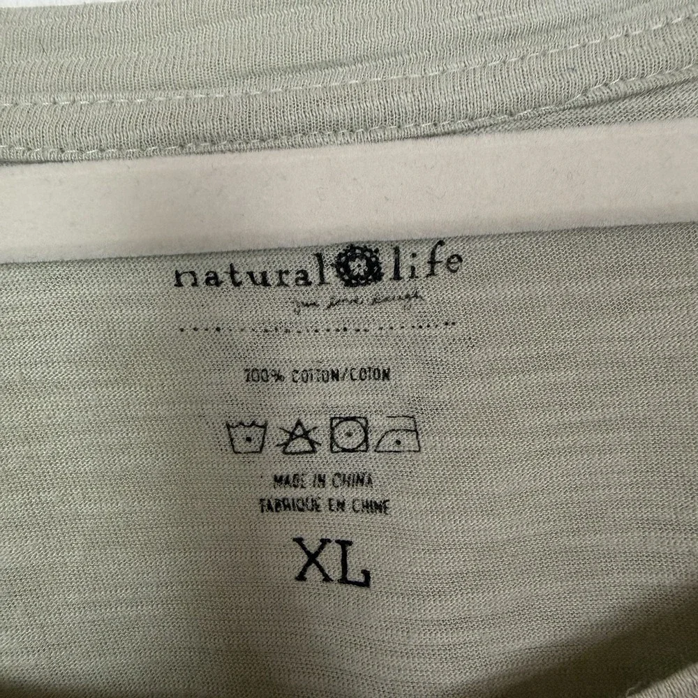 Casual Gray Graphic Tee - Picture 8 of 11